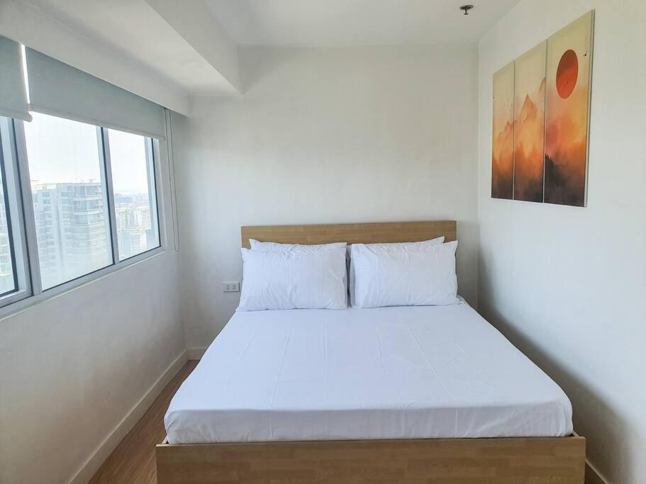 Bgc Taguig Cozy 2 Bedroom Loft, With Stunning Bgc Skyline View! Манила Экстерьер фото