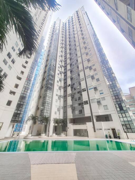 Bgc Taguig Cozy 2 Bedroom Loft, With Stunning Bgc Skyline View! Манила Экстерьер фото
