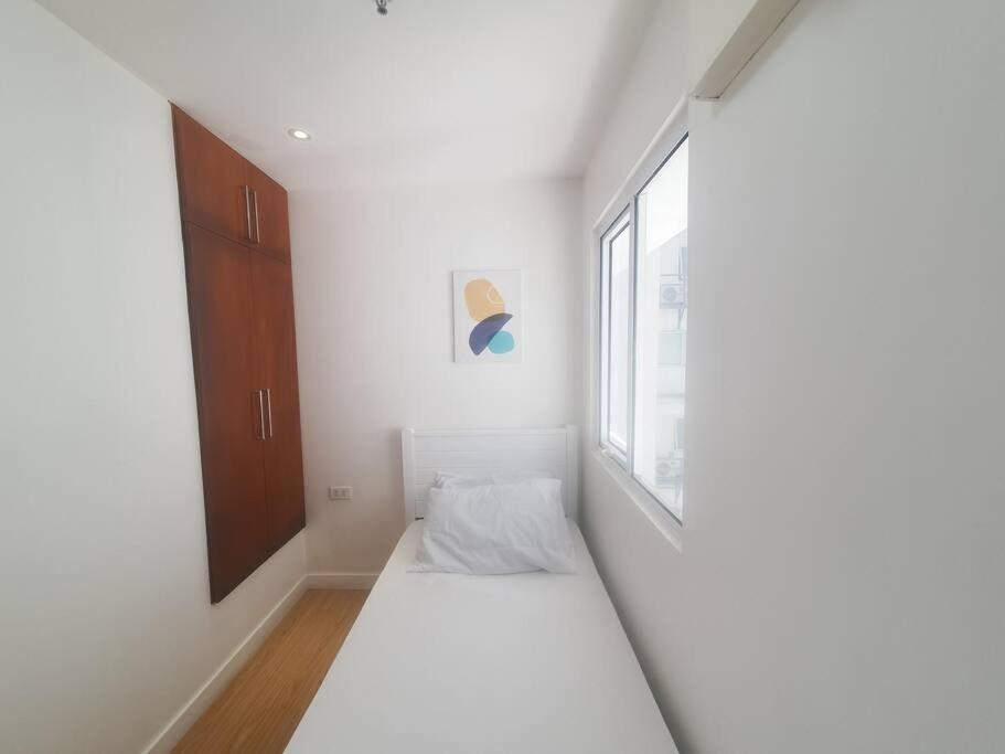 Bgc Taguig Cozy 2 Bedroom Loft, With Stunning Bgc Skyline View! Манила Экстерьер фото