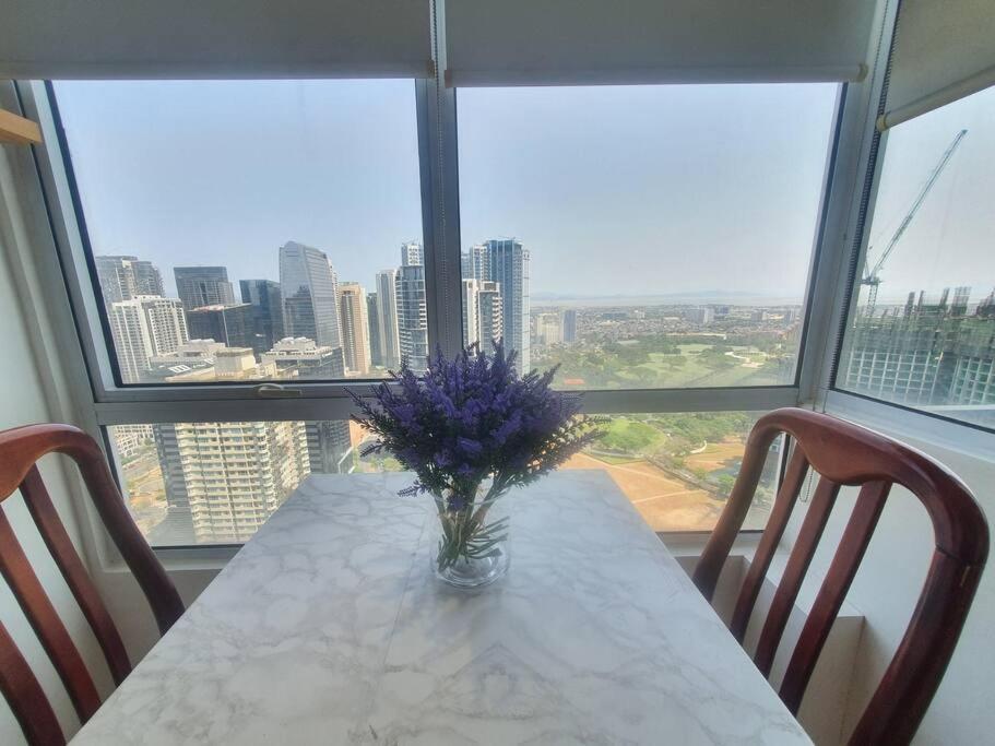 Bgc Taguig Cozy 2 Bedroom Loft, With Stunning Bgc Skyline View! Манила Экстерьер фото